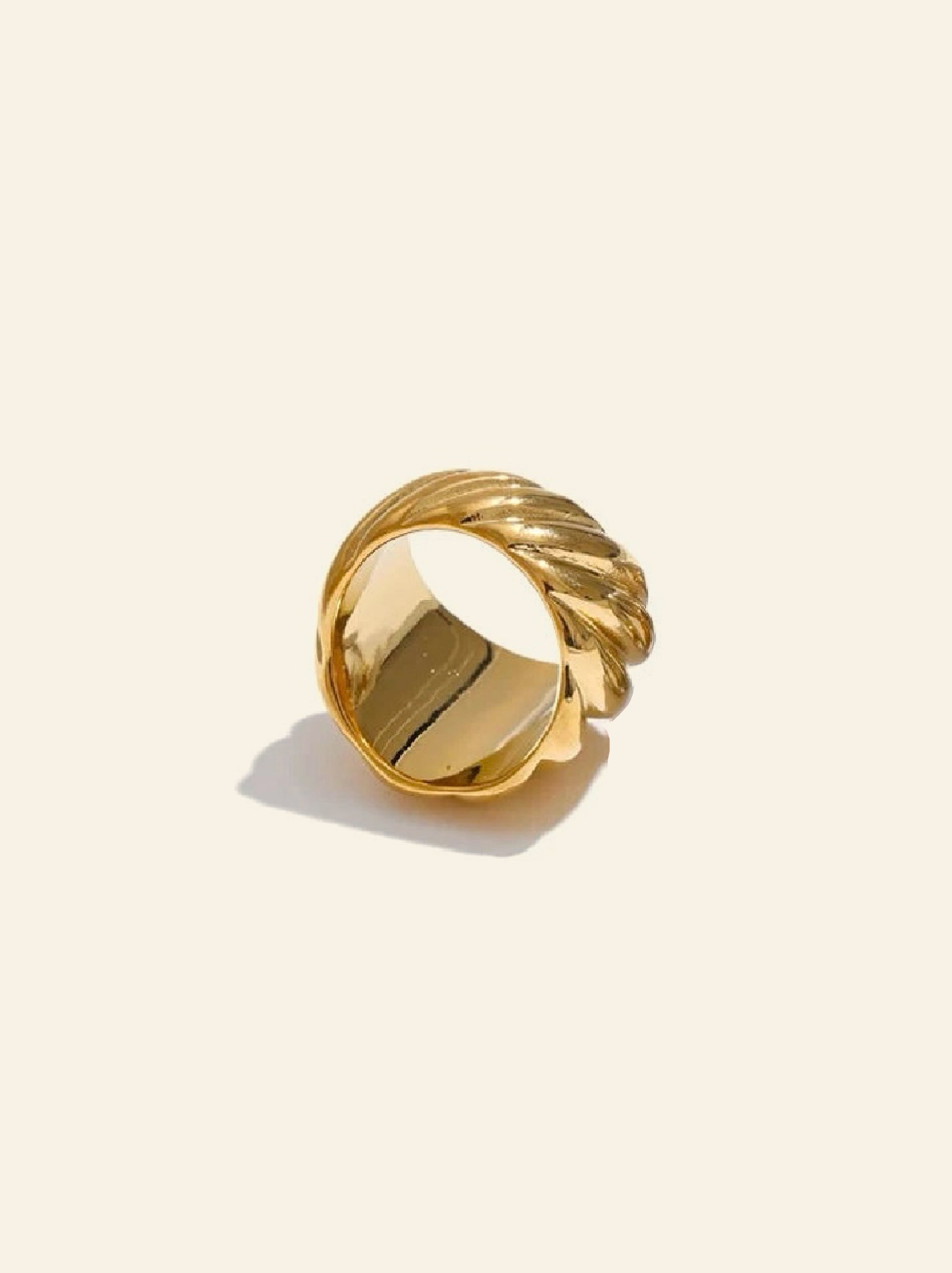Croissantia Ring