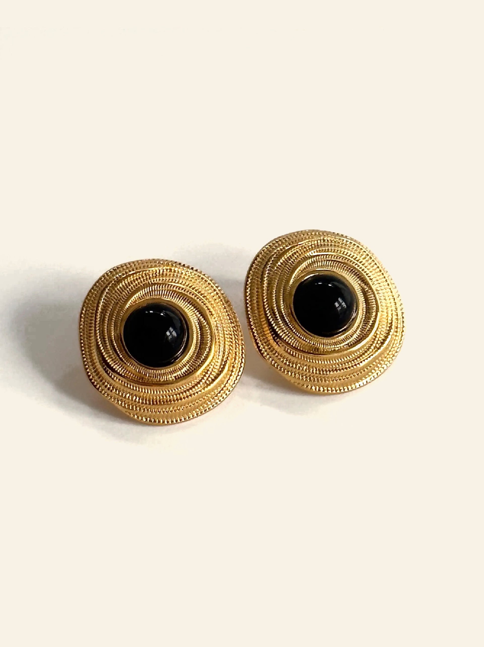 Onyxia Earring