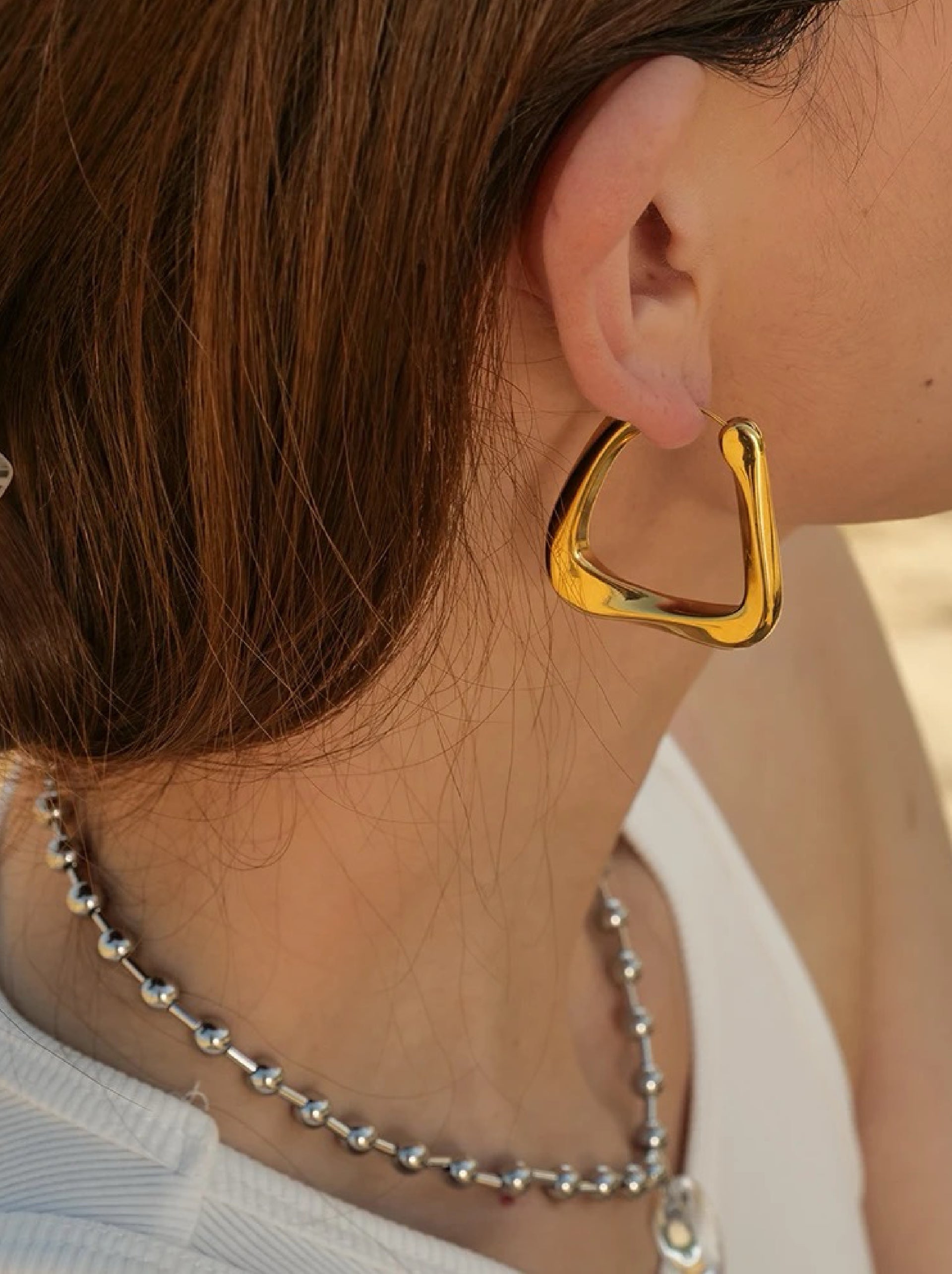 Elva Hoops