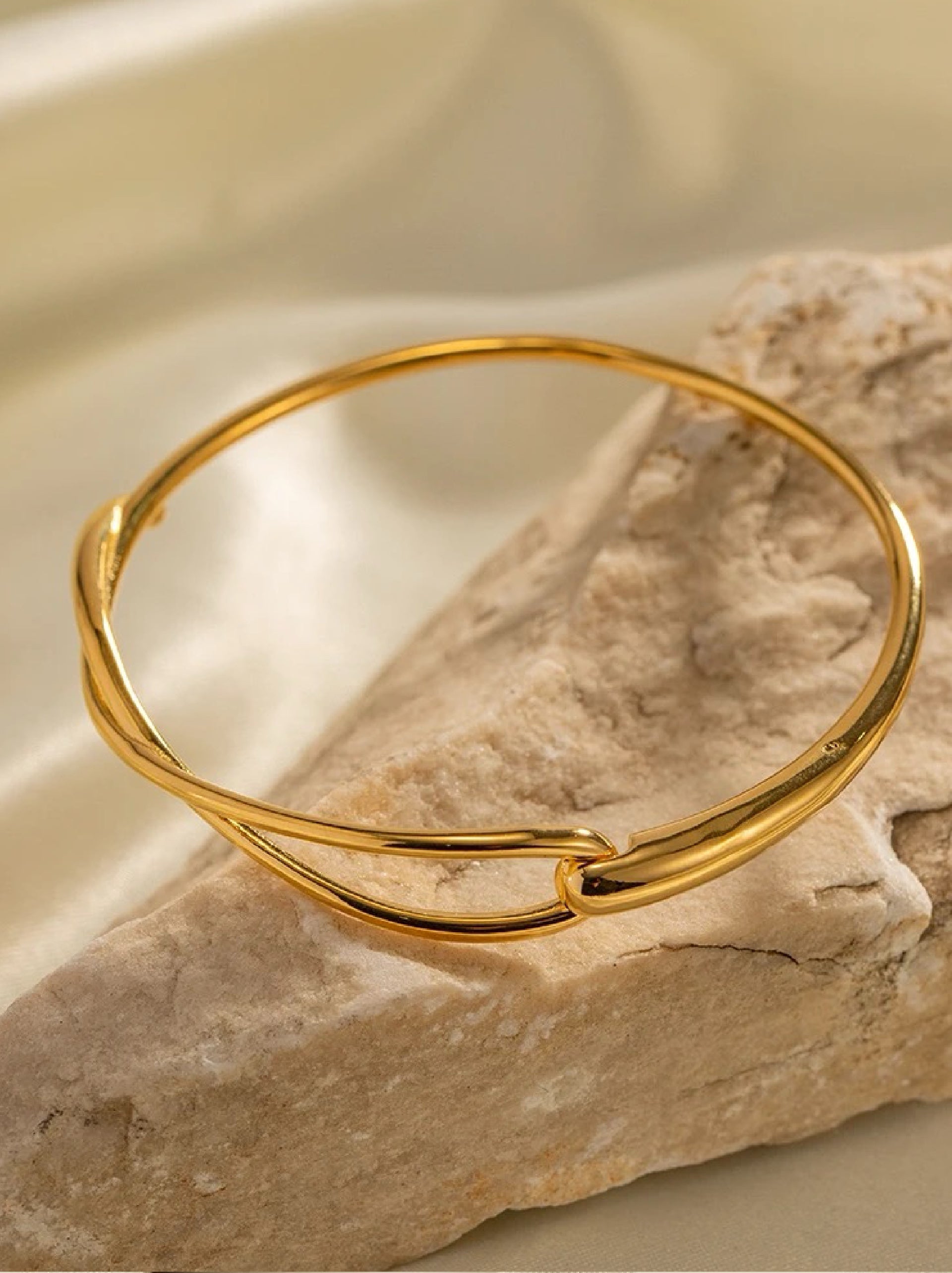 CUT-OUT TWIST Bangle BRACELET