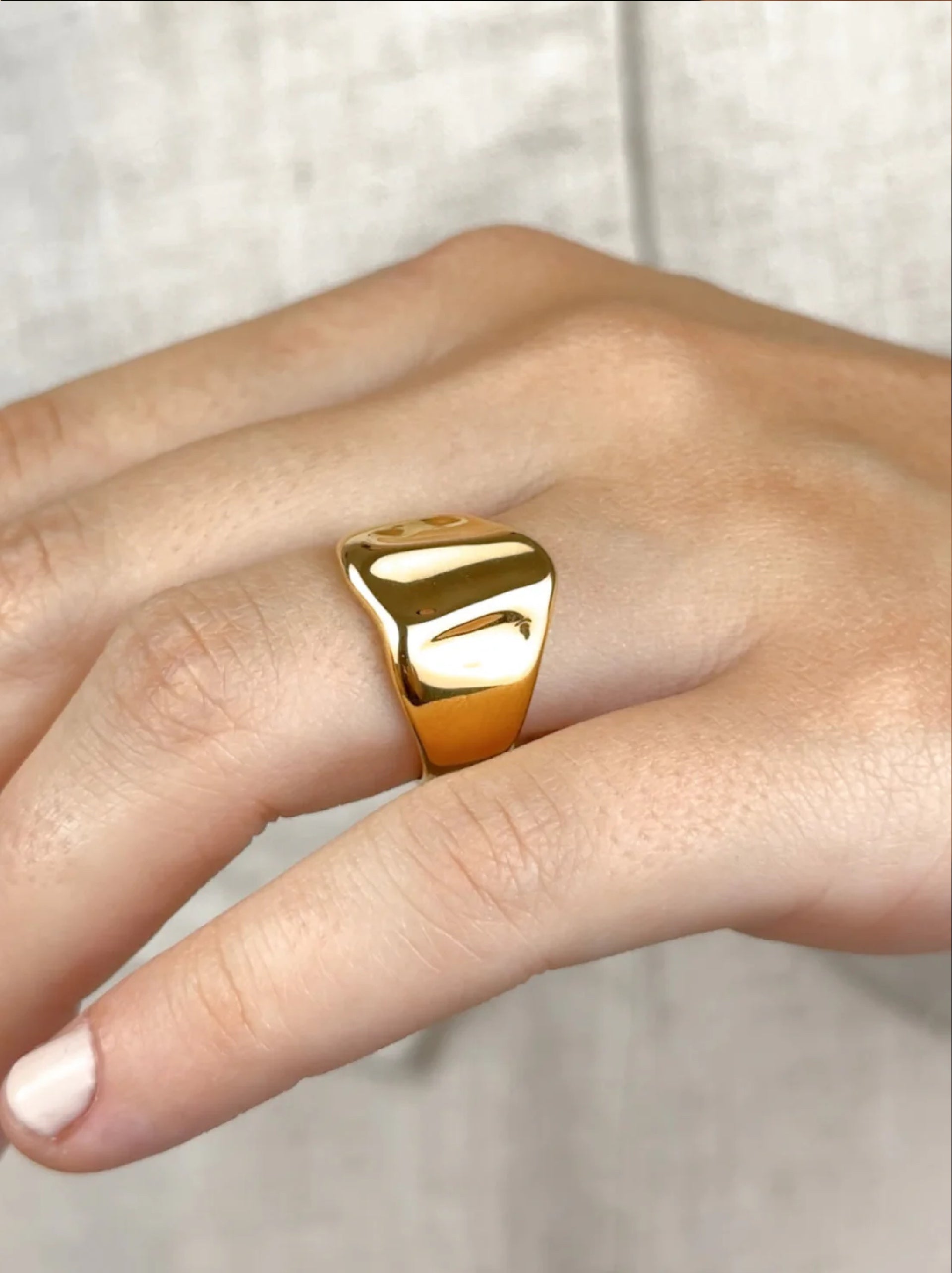 Trivora Ring
