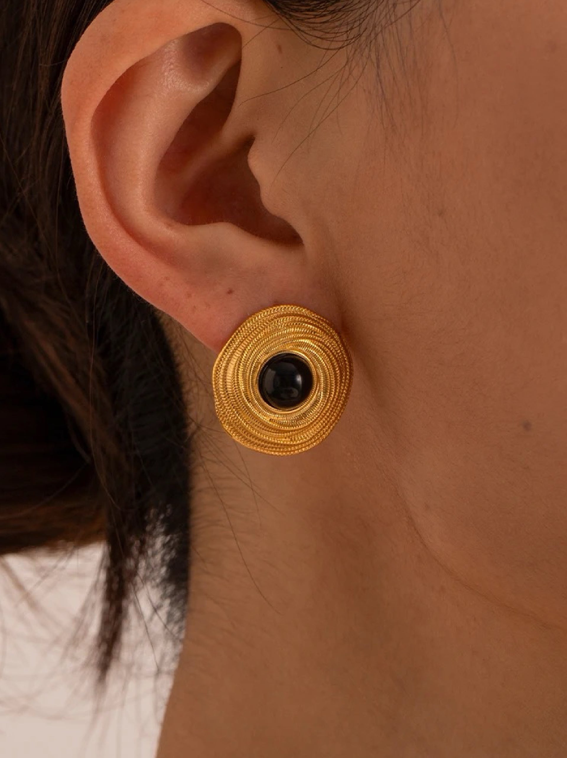 Onyxia Earring
