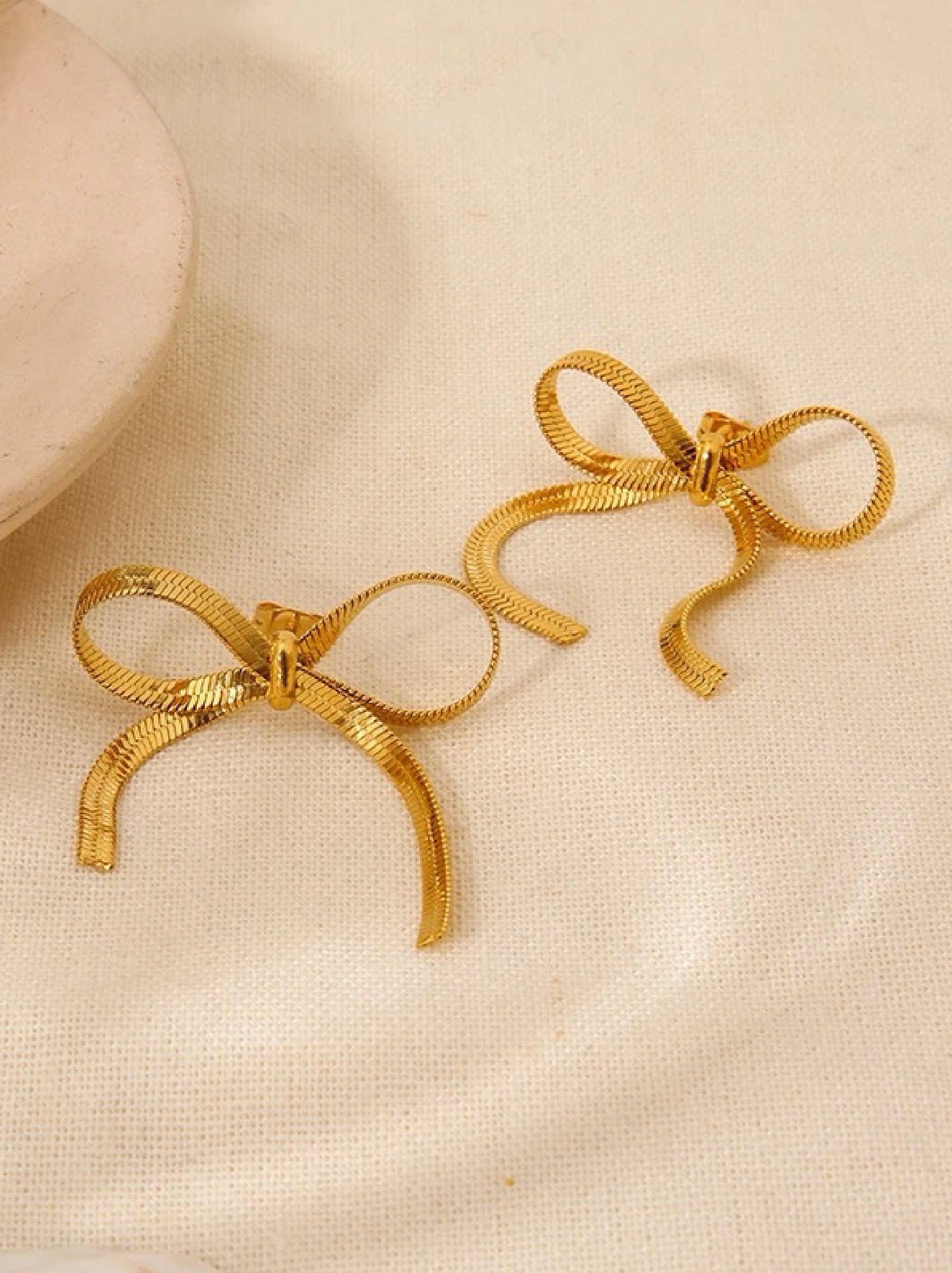 Micky bow Earring