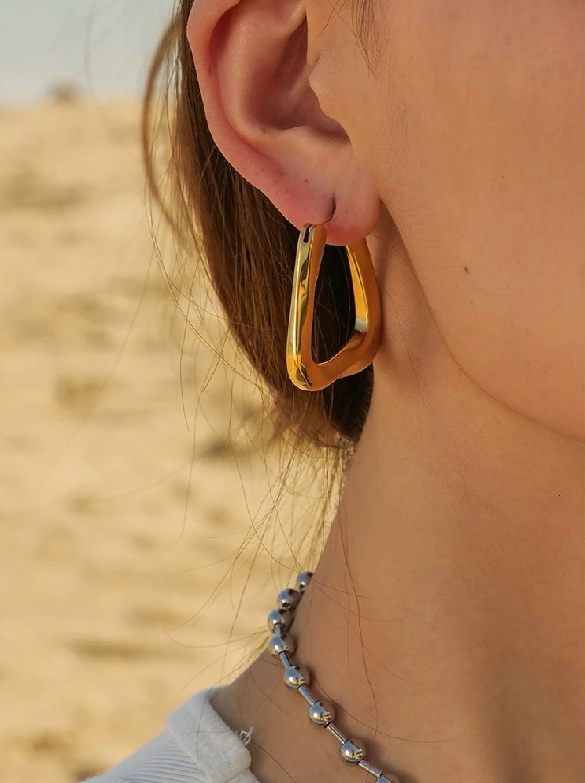 Elva Hoops