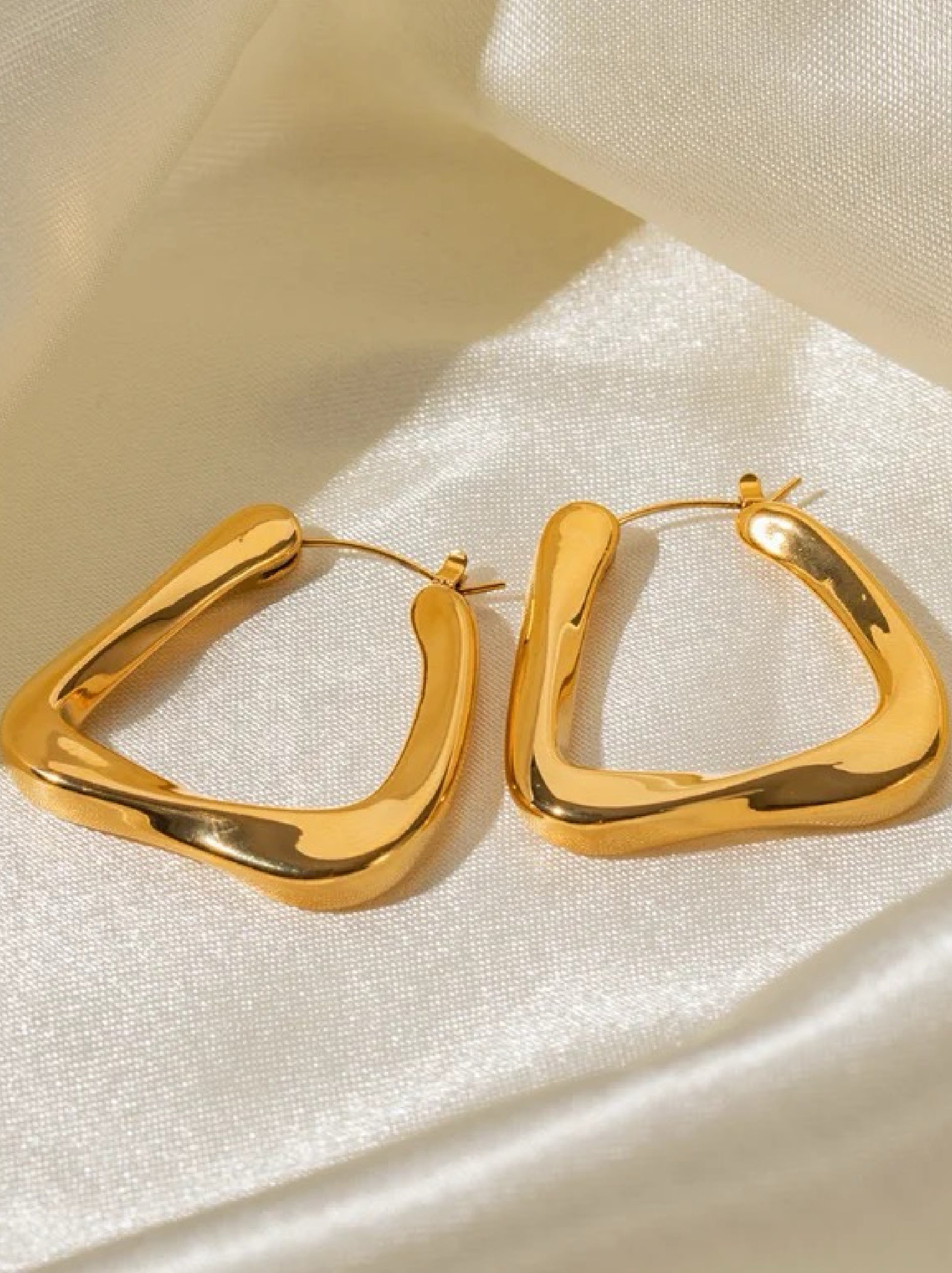Elva Hoops