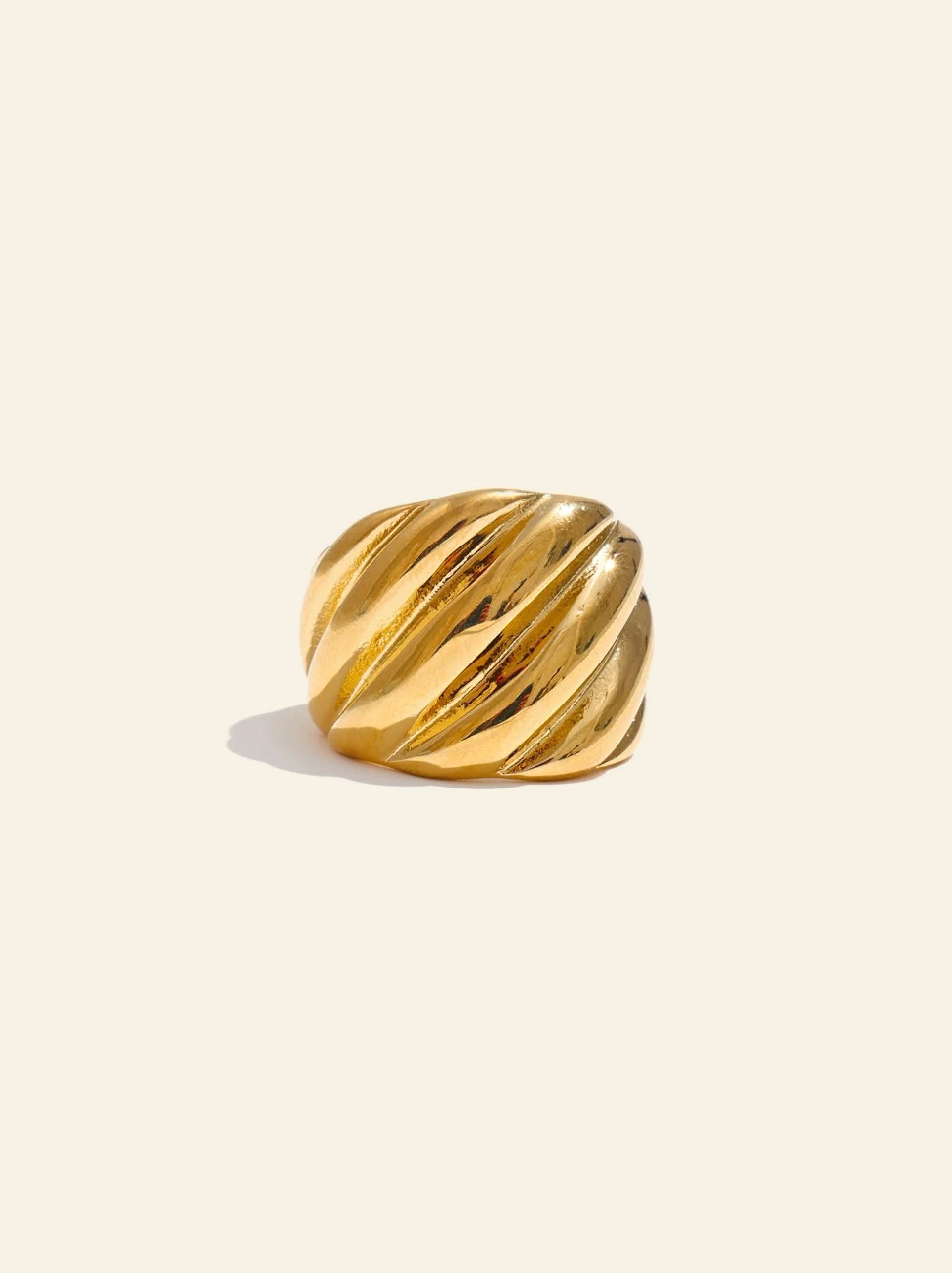 Croissantia Ring