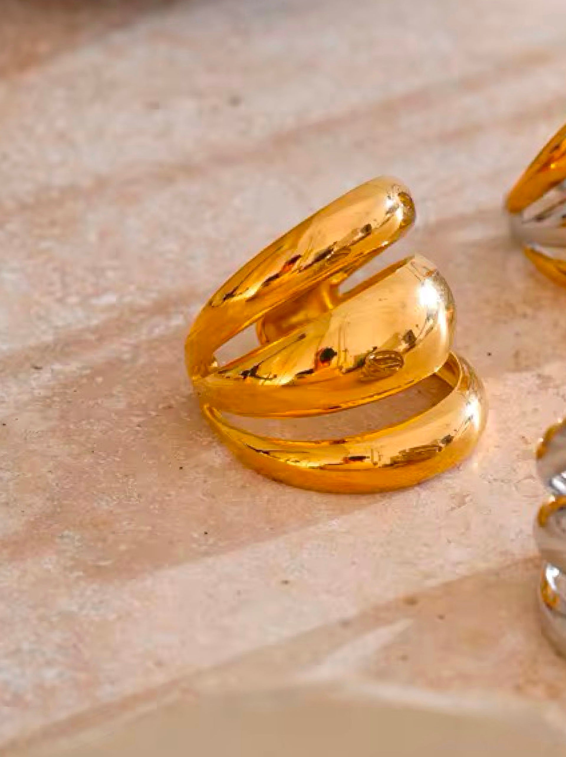 Serpentine Coil Ring